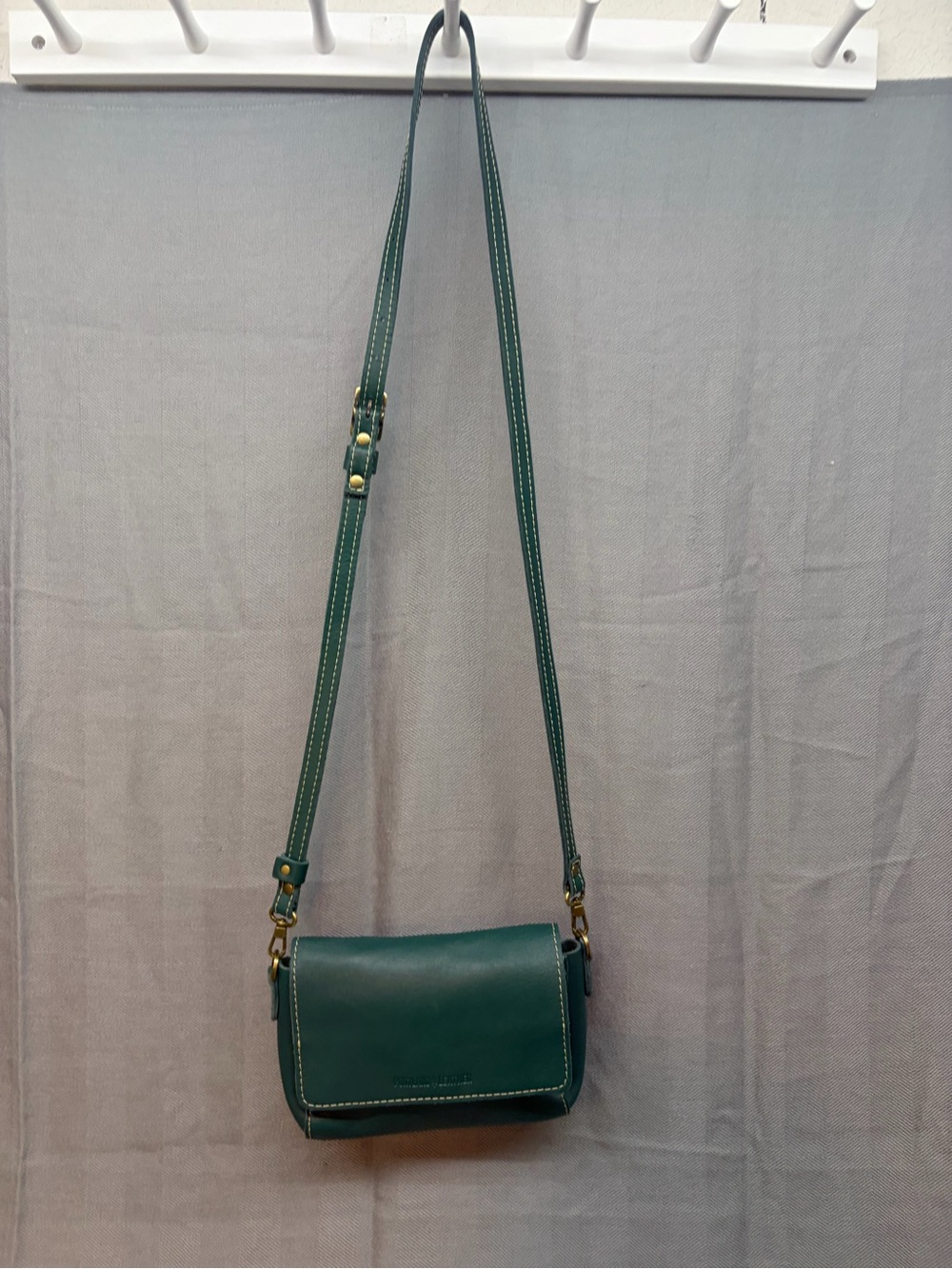 Portland leather Metro, mini Crossbody sea glass, green leather magnetic closure - Picture 2 of 12